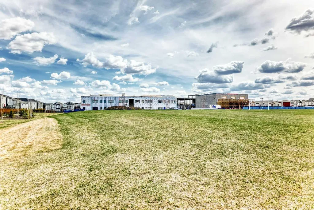641 Windrow Manor SW Airdrie AB T4B 5H5