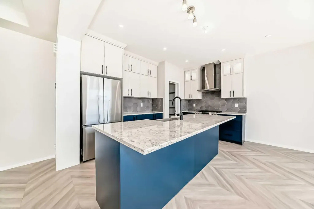 641 Windrow Manor SW Airdrie AB T4B 5H5