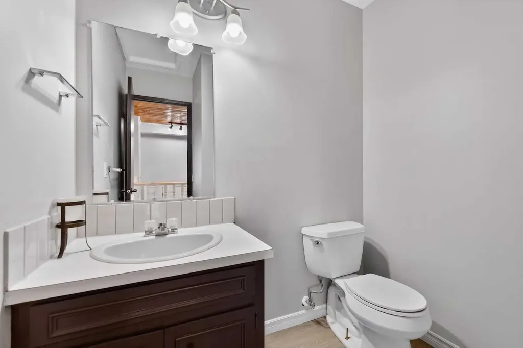 1203 44 Street SE Calgary AB T2A5E6