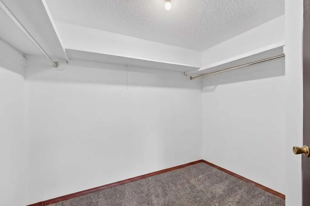 1203 44 Street SE Calgary AB T2A5E6