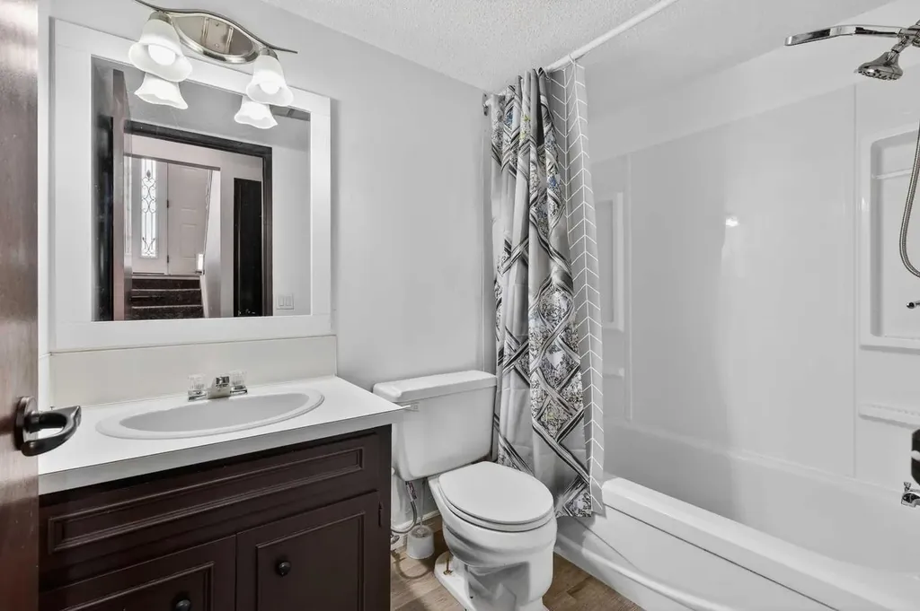 1203 44 Street SE Calgary AB T2A5E6