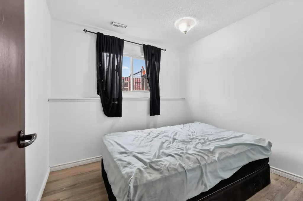 1203 44 Street SE Calgary AB T2A5E6