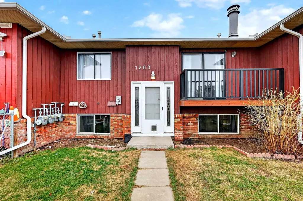 1203 44 Street SE Calgary AB T2A5E6