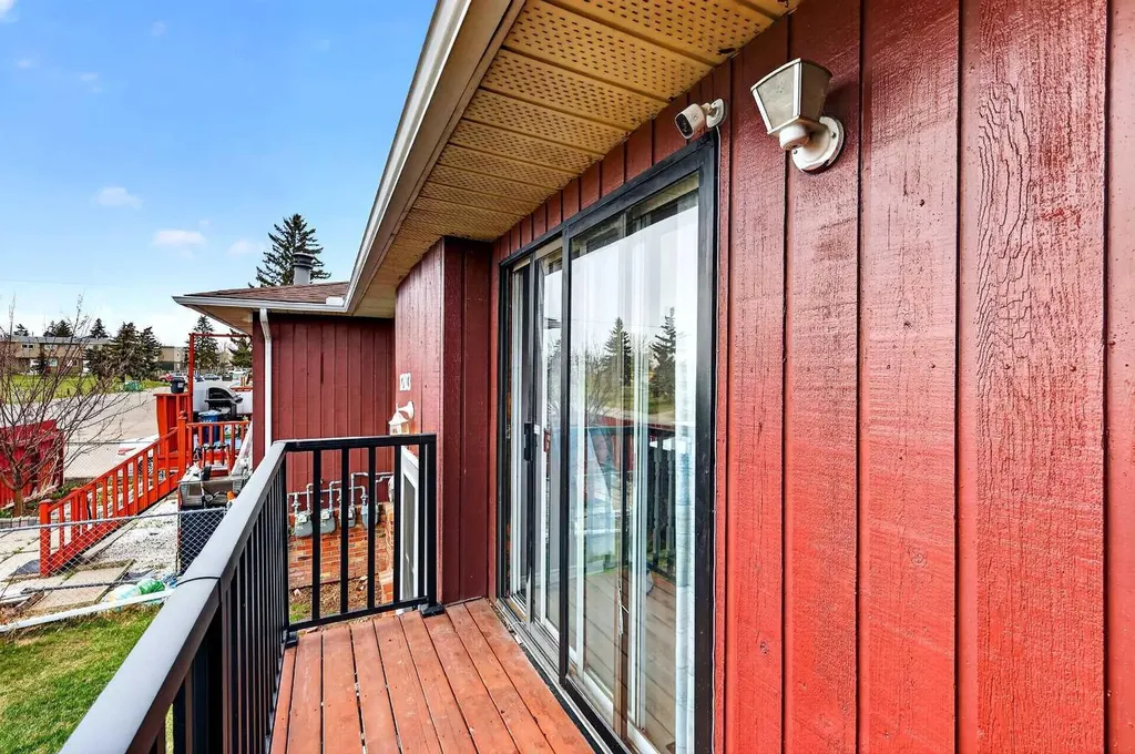 1203 44 Street SE Calgary AB T2A5E6