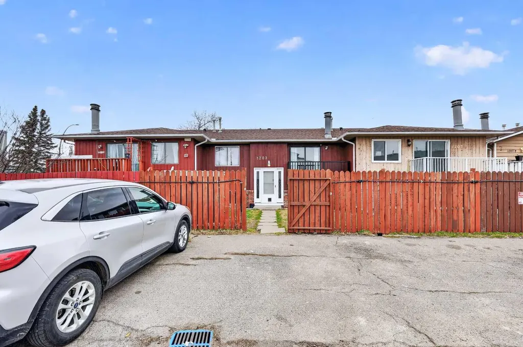 1203 44 Street SE Calgary AB T2A5E6
