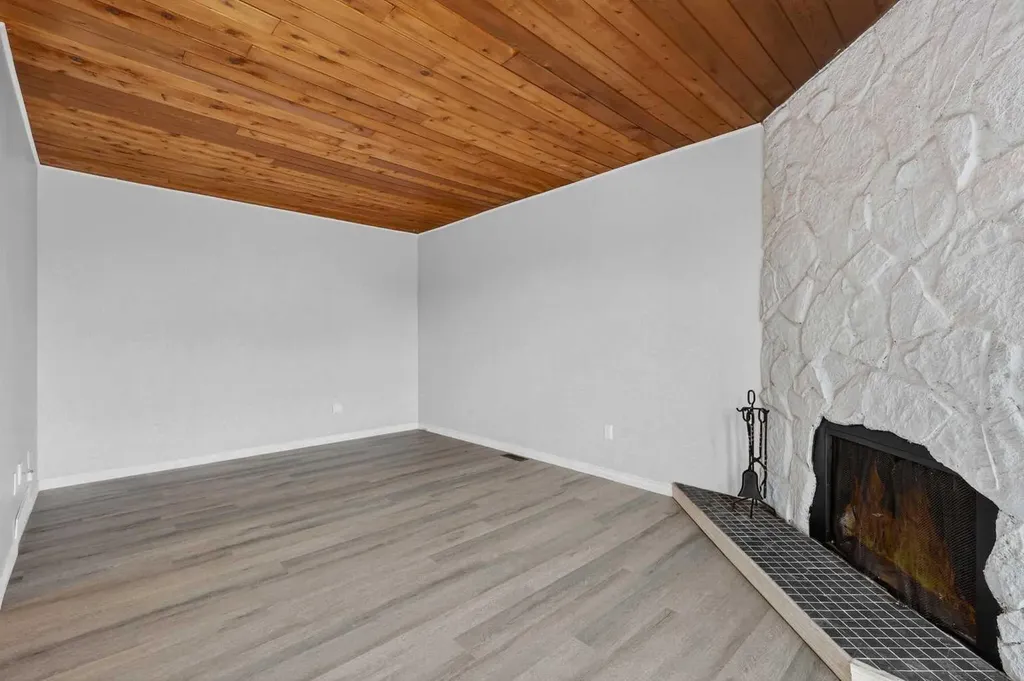 1203 44 Street SE Calgary AB T2A5E6