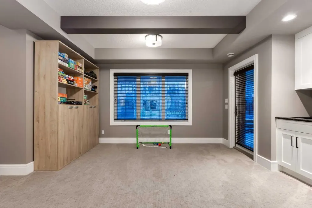 64 Mystic Ridge Way SW Calgary AB T3H 1S7
