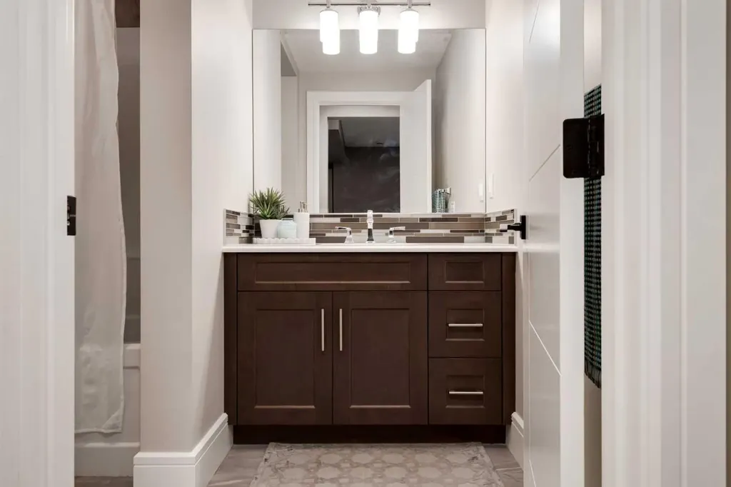 64 Mystic Ridge Way SW Calgary AB T3H 1S7