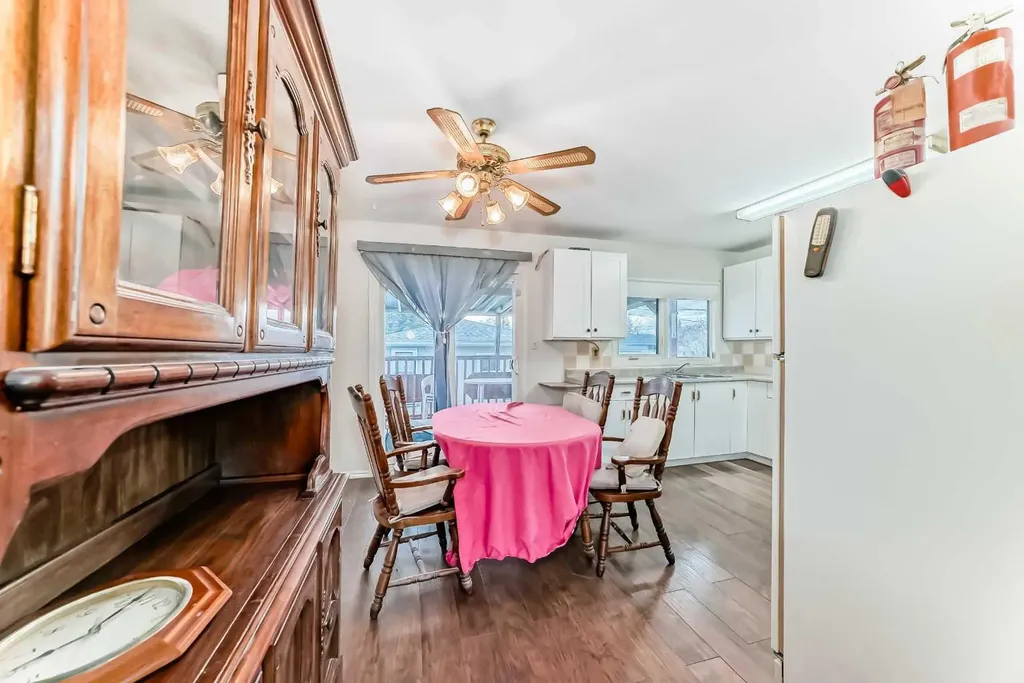 1527 49 Street SE Calgary AB T2A 1S2