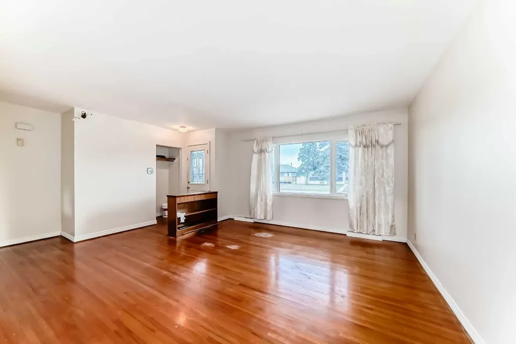 1527 49 Street SE Calgary AB T2A 1S2