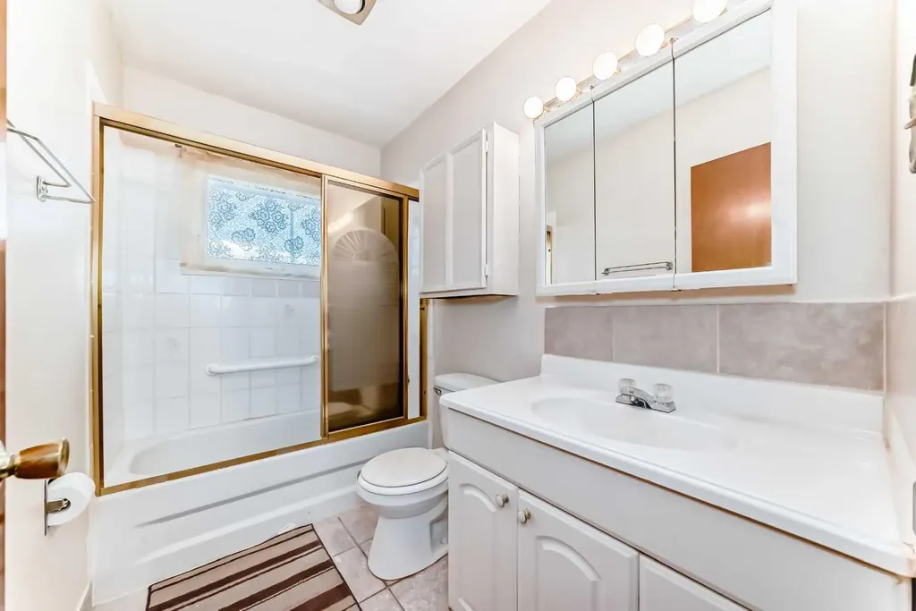 1527 49 Street SE Calgary AB T2A 1S2
