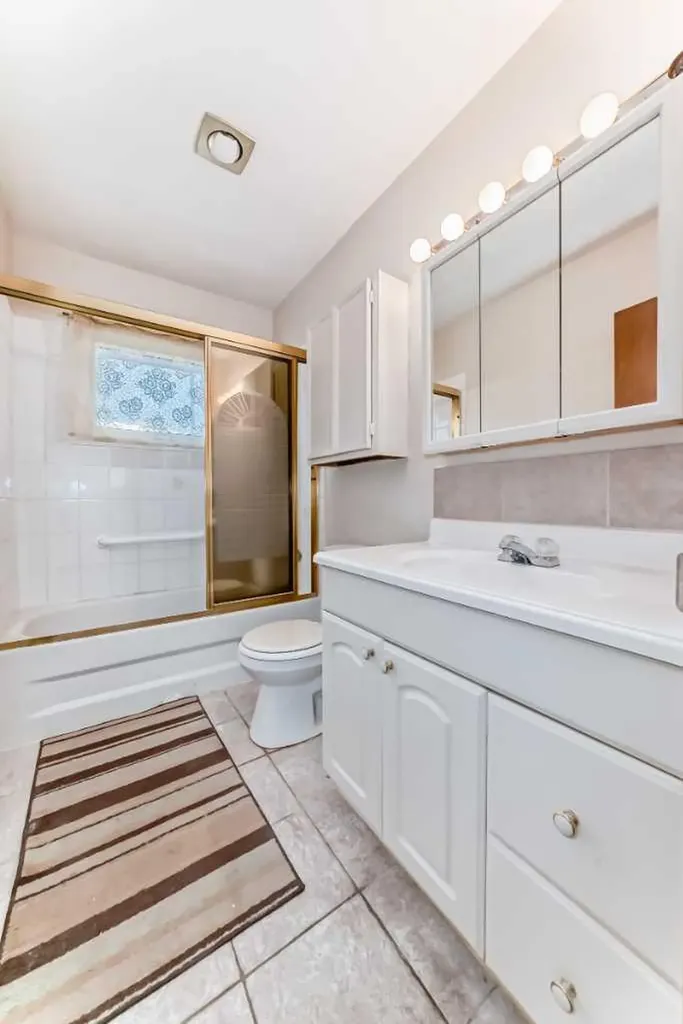 1527 49 Street SE Calgary AB T2A 1S2