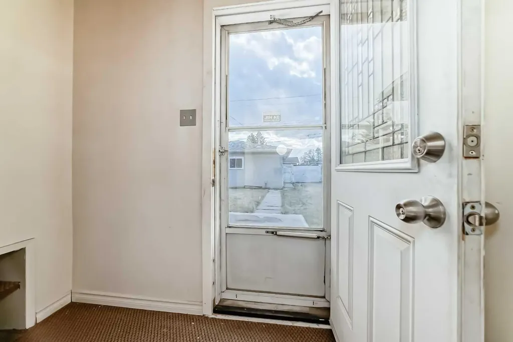 1527 49 Street SE Calgary AB T2A 1S2