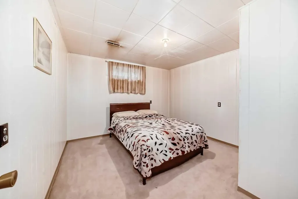 1527 49 Street SE Calgary AB T2A 1S2