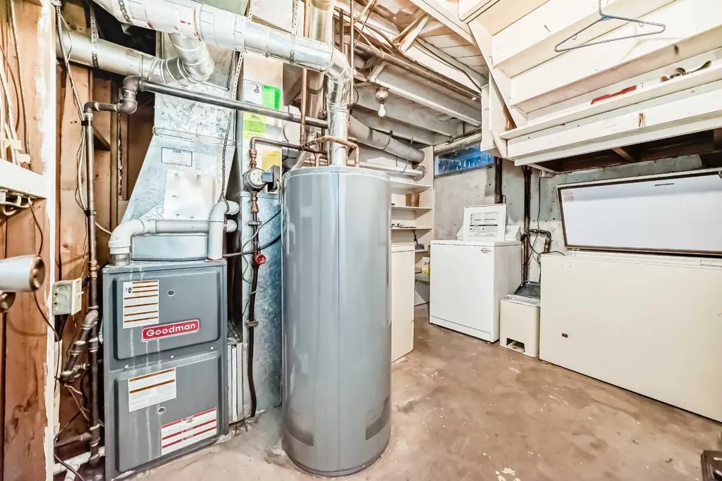 1527 49 Street SE Calgary AB T2A 1S2
