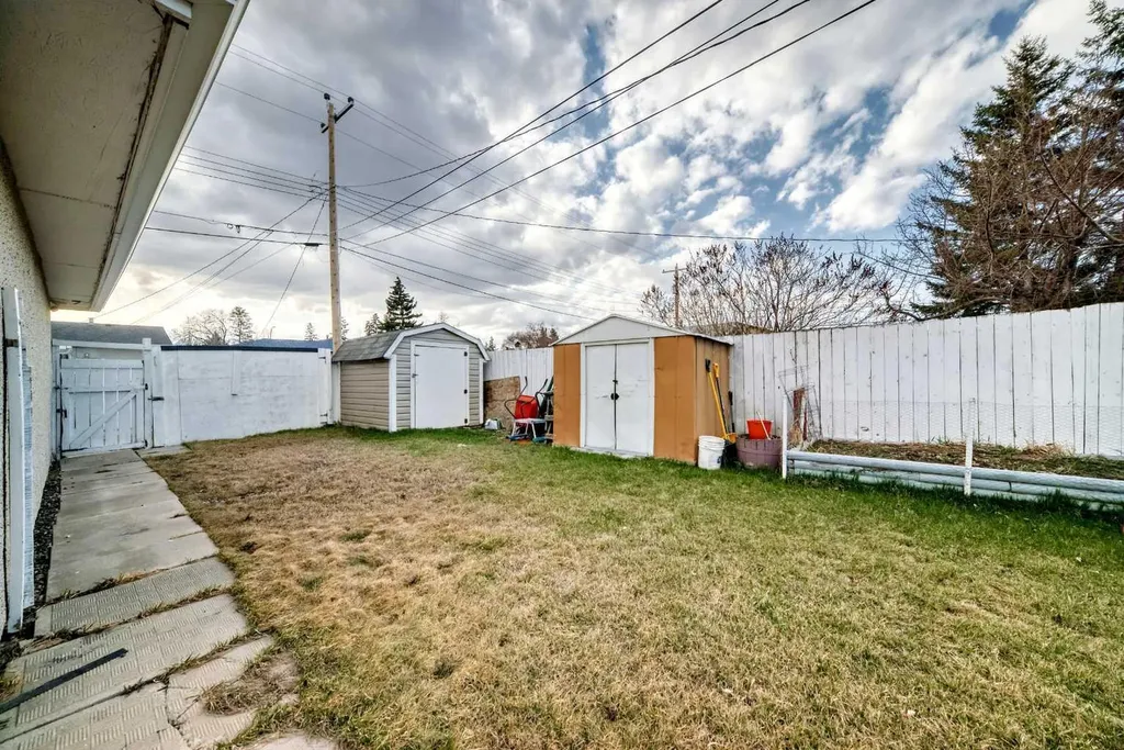 1527 49 Street SE Calgary AB T2A 1S2
