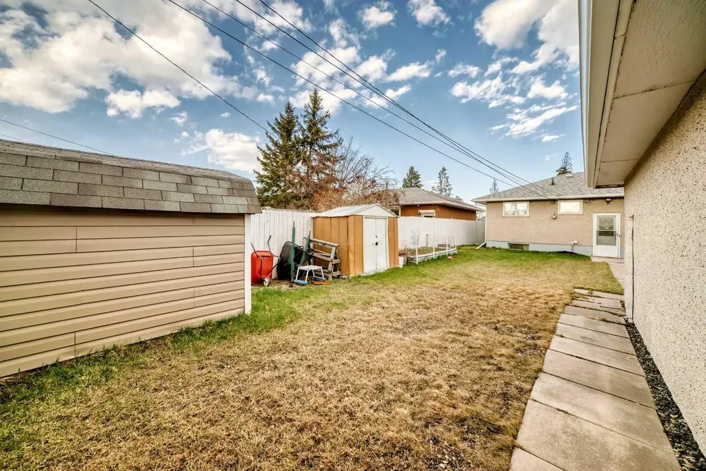 1527 49 Street SE Calgary AB T2A 1S2