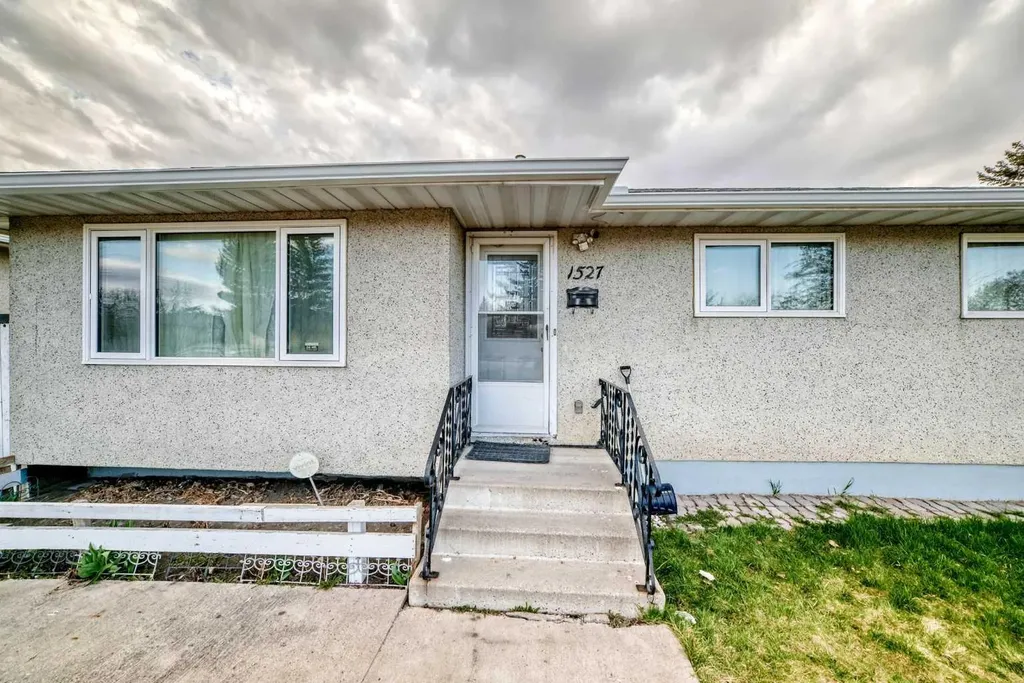 1527 49 Street SE Calgary AB T2A 1S2