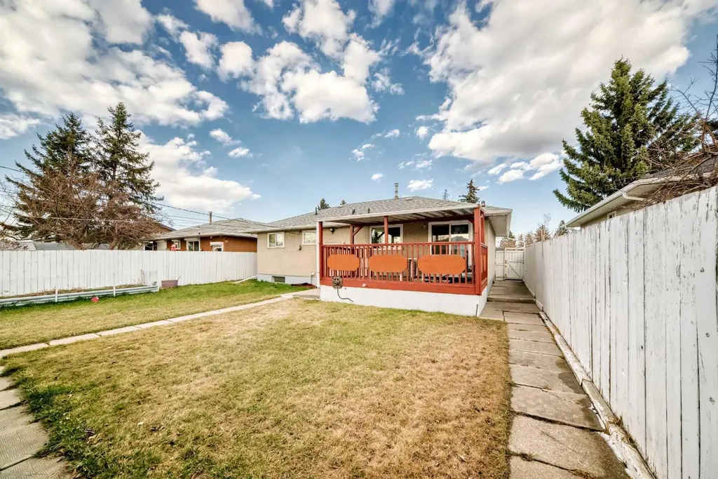 1527 49 Street SE Calgary AB T2A 1S2