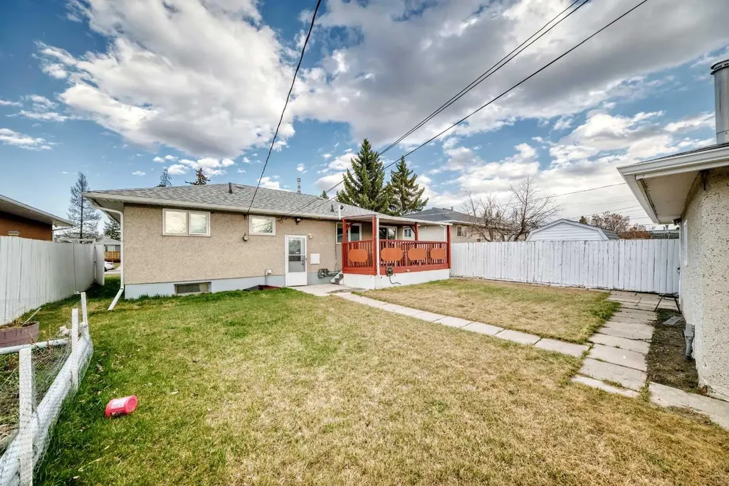 1527 49 Street SE Calgary AB T2A 1S2