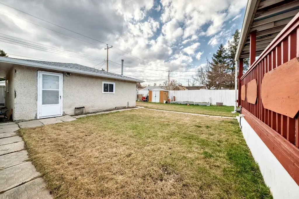 1527 49 Street SE Calgary AB T2A 1S2