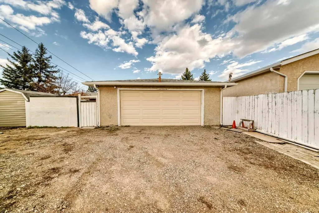 1527 49 Street SE Calgary AB T2A 1S2