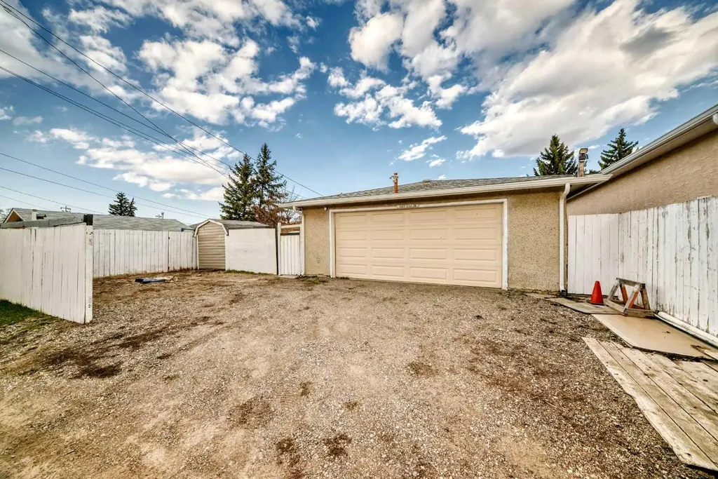 1527 49 Street SE Calgary AB T2A 1S2