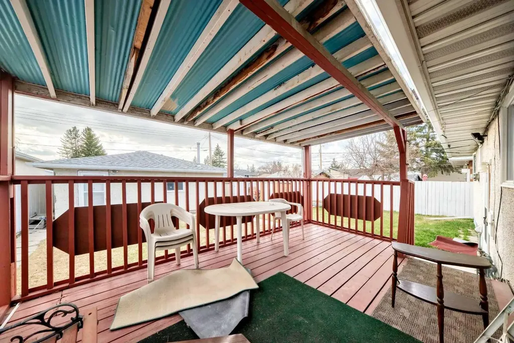 1527 49 Street SE Calgary AB T2A 1S2