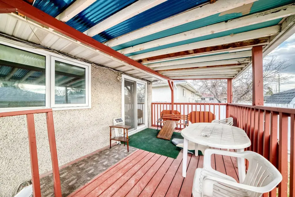 1527 49 Street SE Calgary AB T2A 1S2