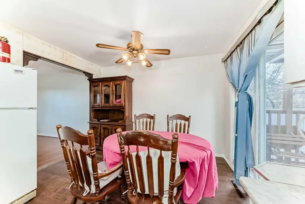 1527 49 Street SE Calgary AB T2A 1S2