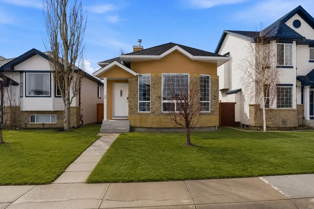 39 Saddlemont Close NE Calgary AB T3J 4V1