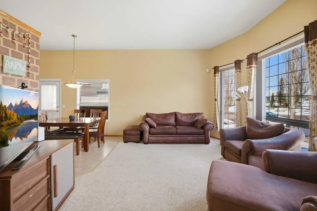 39 Saddlemont Close NE Calgary AB T3J 4V1