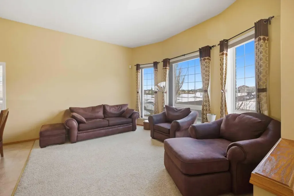 39 Saddlemont Close NE Calgary AB T3J 4V1