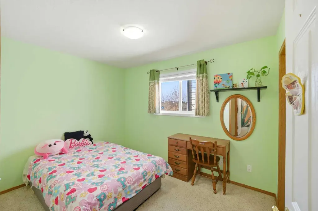 39 Saddlemont Close NE Calgary AB T3J 4V1