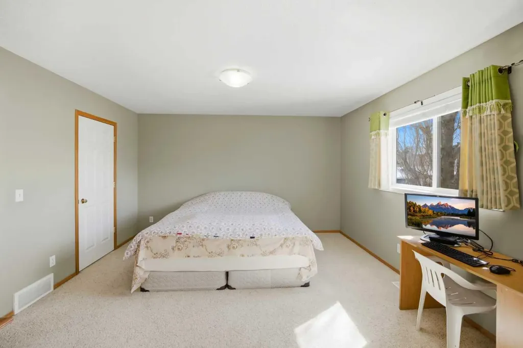 39 Saddlemont Close NE Calgary AB T3J 4V1