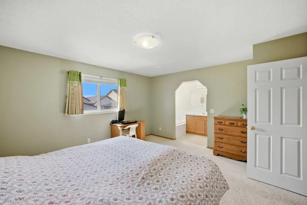 39 Saddlemont Close NE Calgary AB T3J 4V1