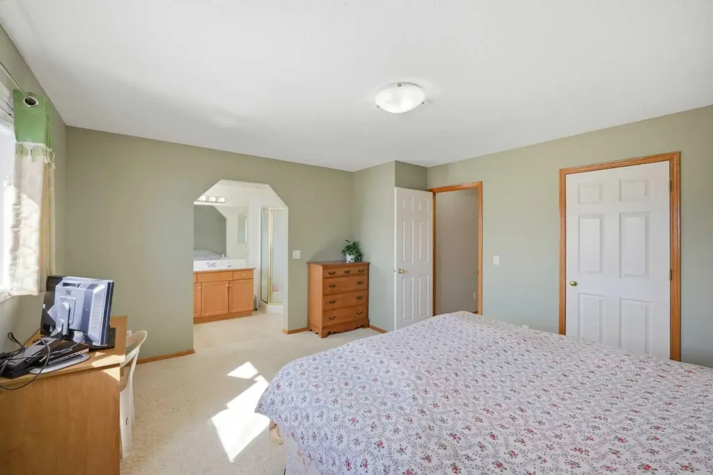 39 Saddlemont Close NE Calgary AB T3J 4V1