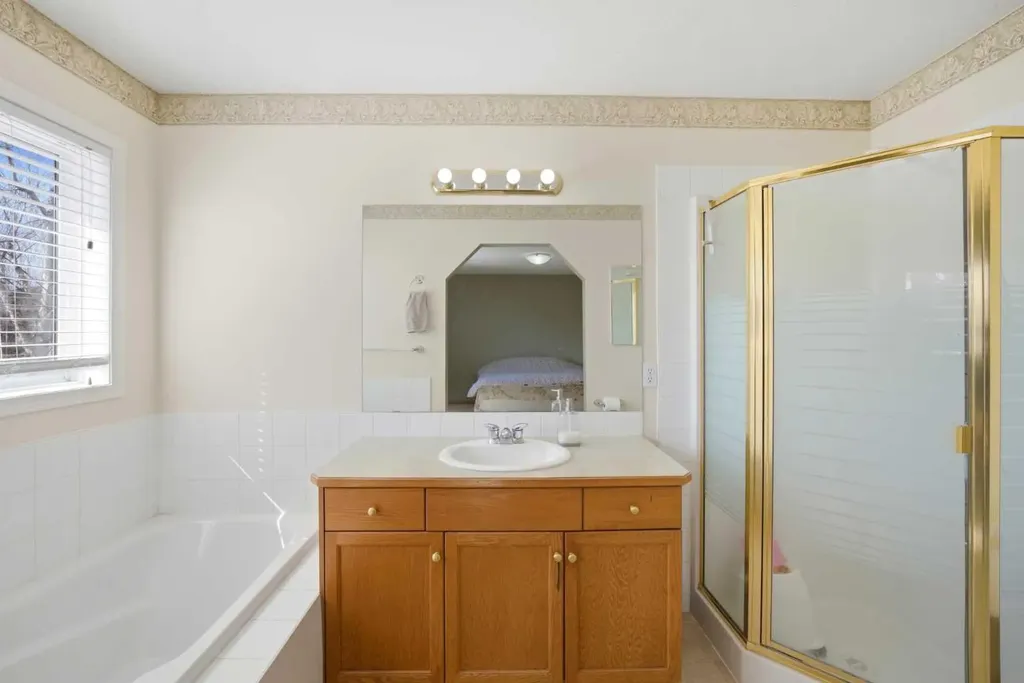 39 Saddlemont Close NE Calgary AB T3J 4V1