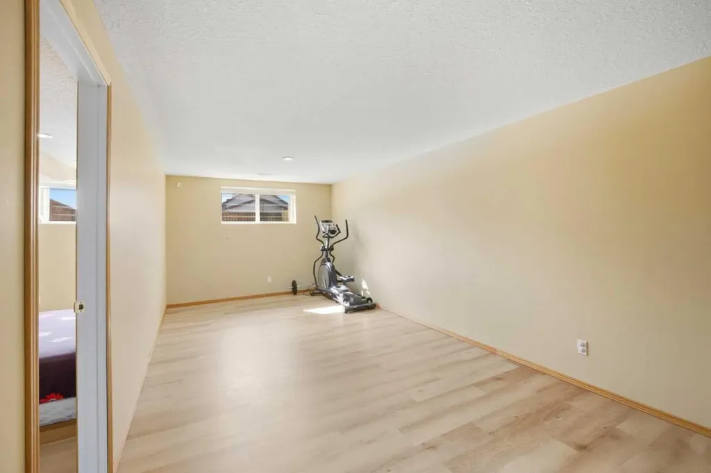 39 Saddlemont Close NE Calgary AB T3J 4V1