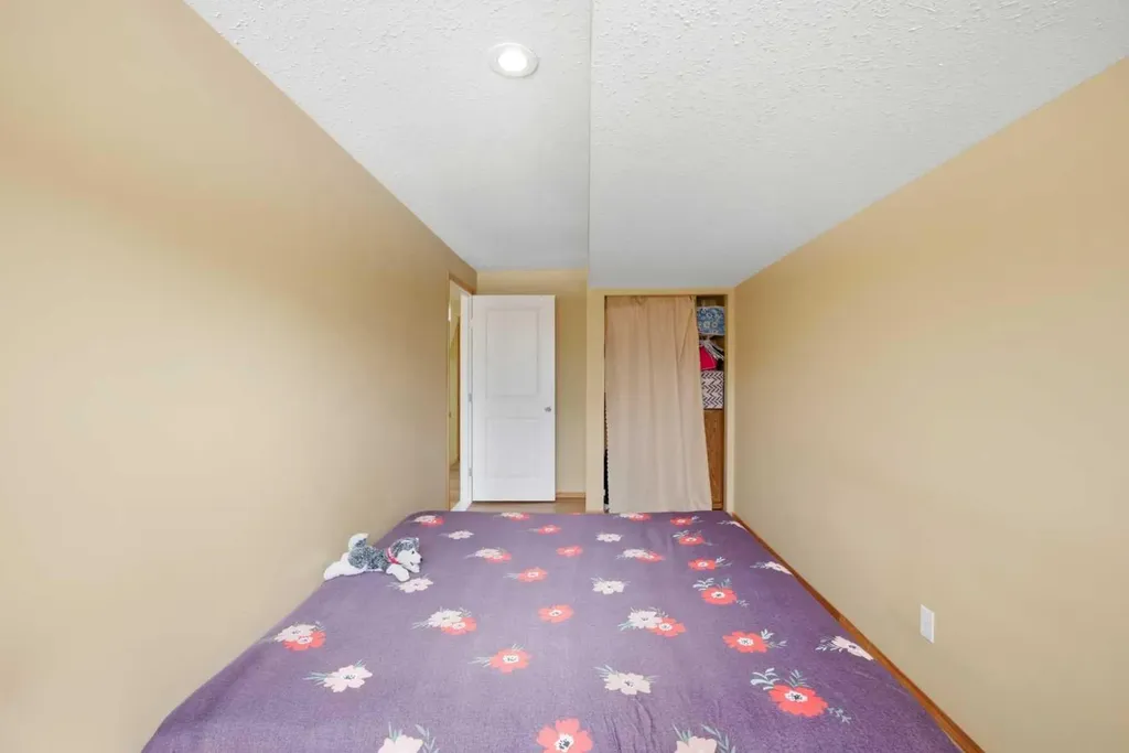 39 Saddlemont Close NE Calgary AB T3J 4V1