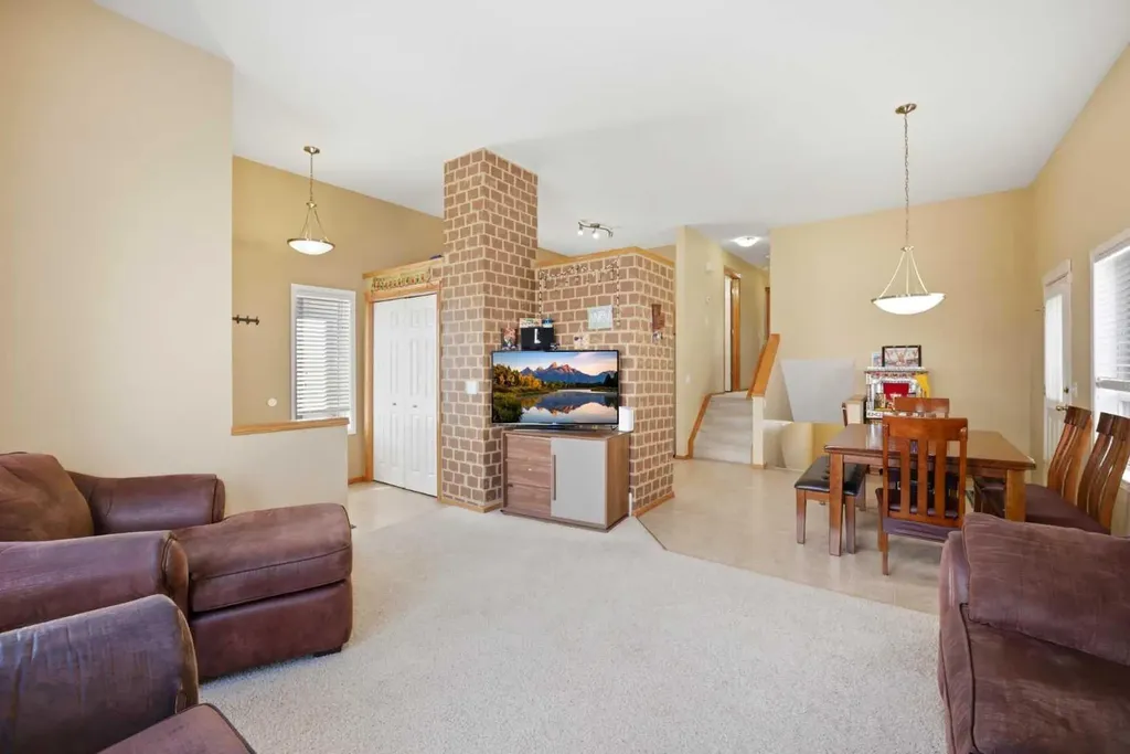 39 Saddlemont Close NE Calgary AB T3J 4V1