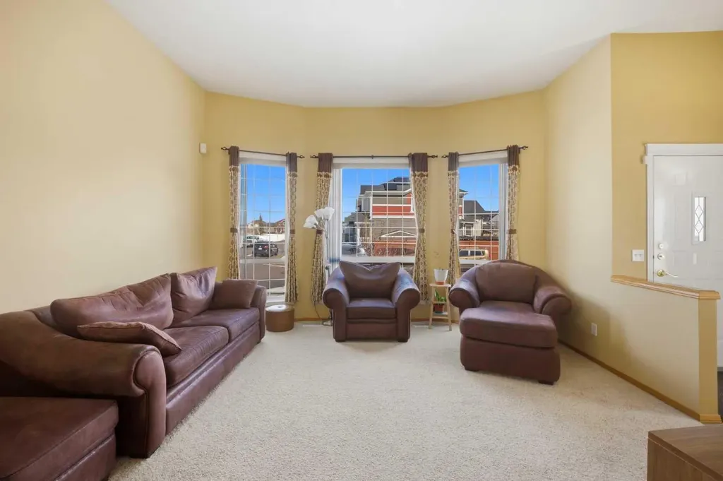 39 Saddlemont Close NE Calgary AB T3J 4V1