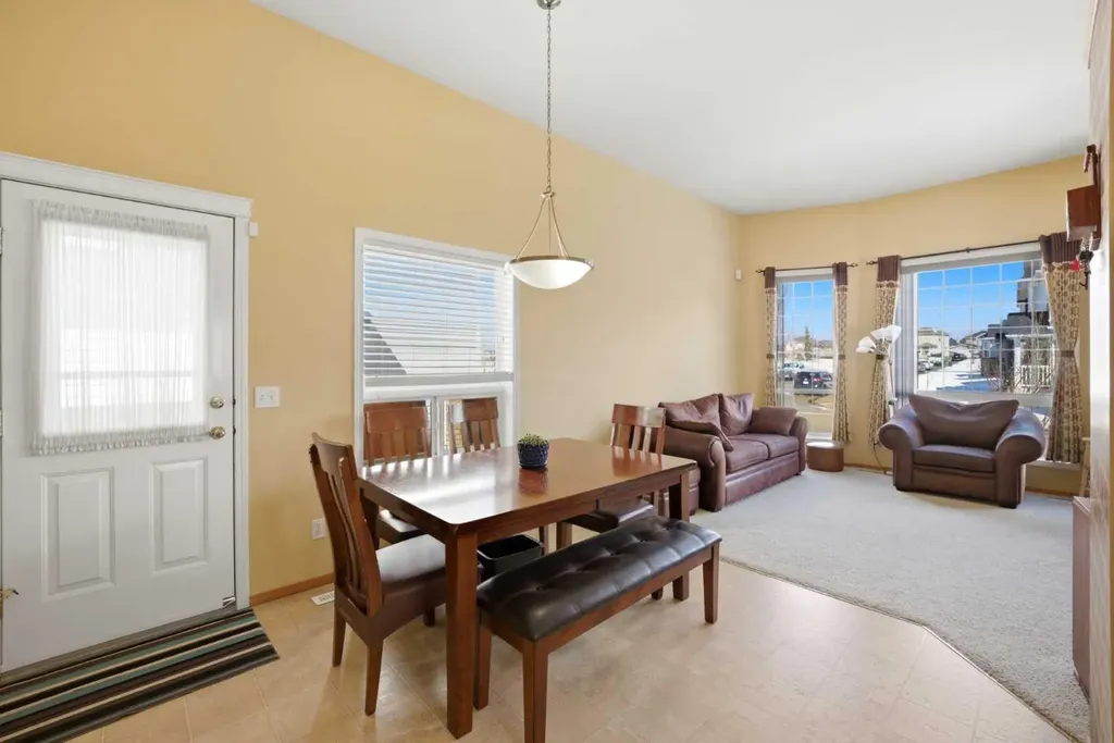 39 Saddlemont Close NE Calgary AB T3J 4V1