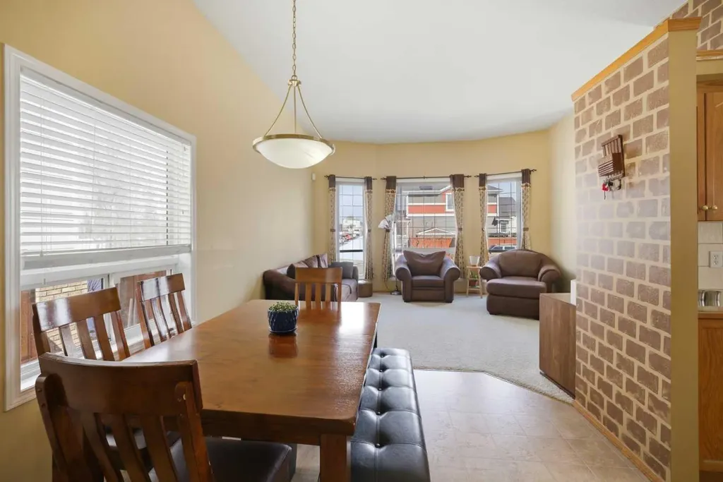 39 Saddlemont Close NE Calgary AB T3J 4V1