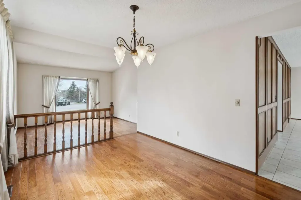 40 Scenic Place NW Calgary AB T3L1A5
