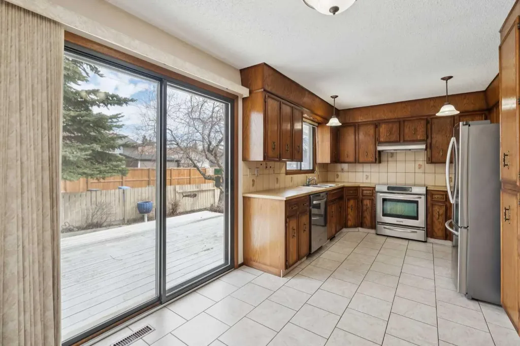 40 Scenic Place NW Calgary AB T3L1A5