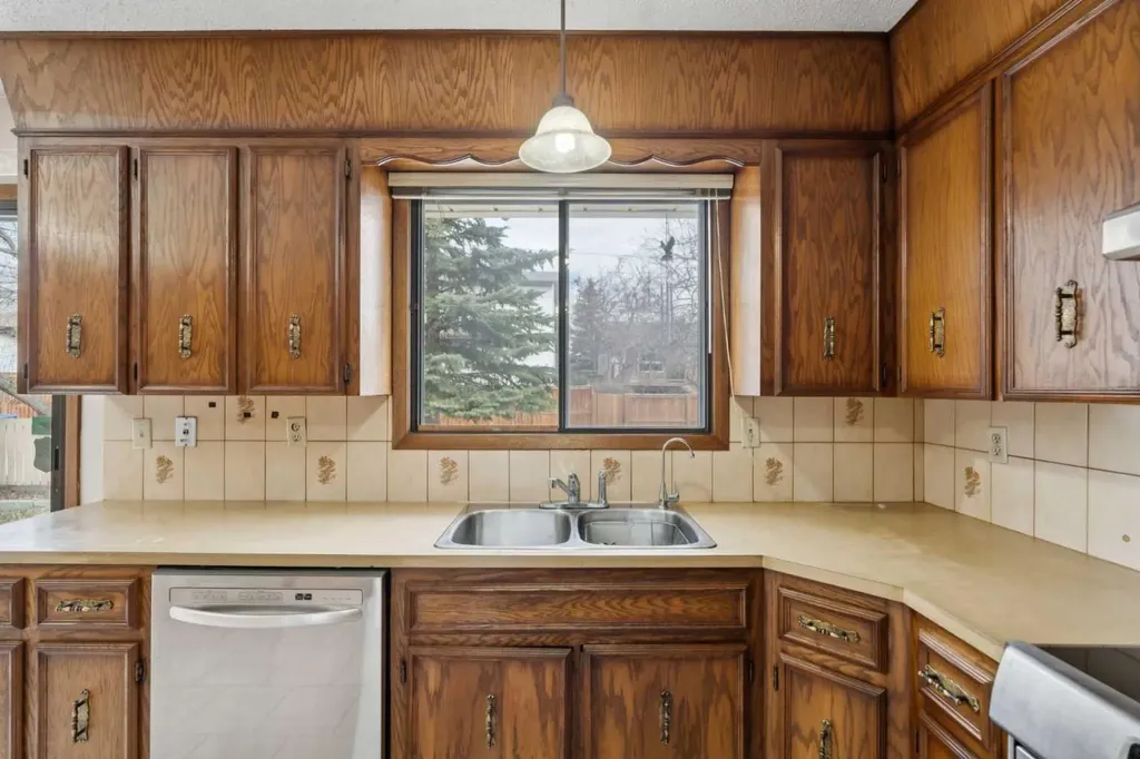 40 Scenic Place NW Calgary AB T3L1A5
