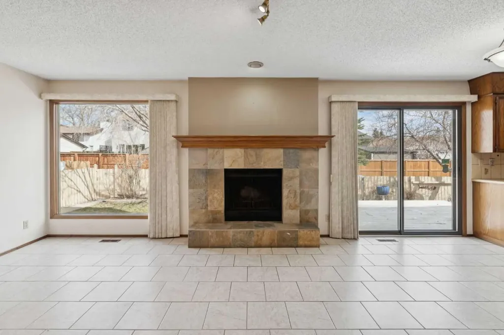 40 Scenic Place NW Calgary AB T3L1A5