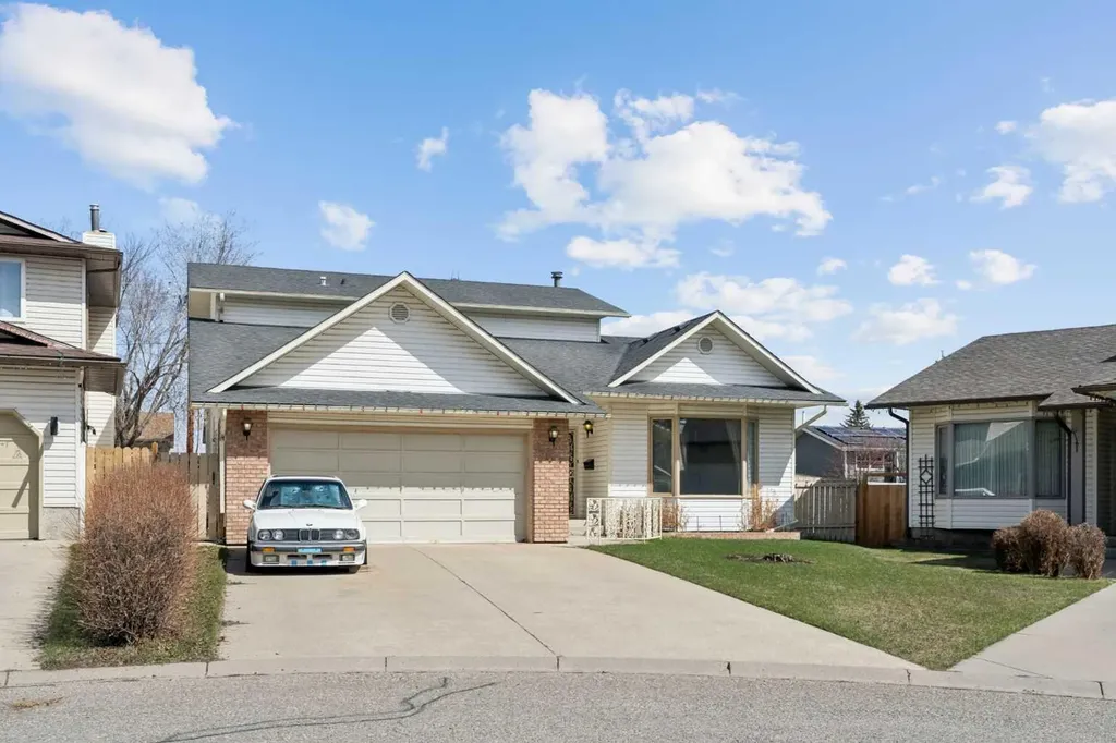 40 Scenic Place NW Calgary AB T3L1A5