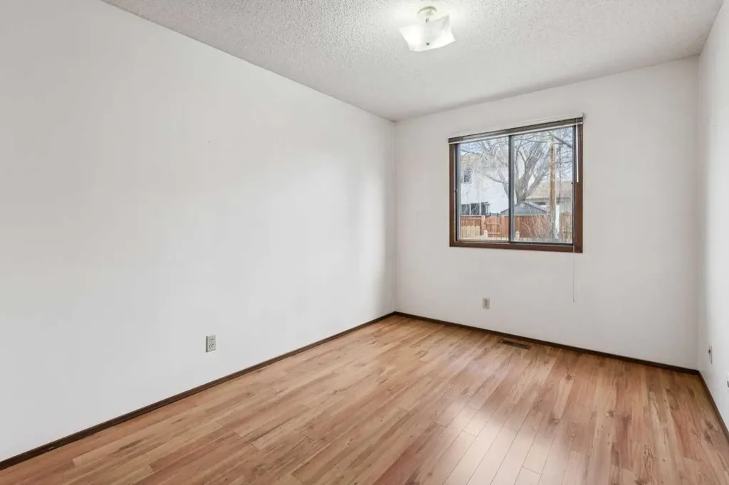 40 Scenic Place NW Calgary AB T3L1A5